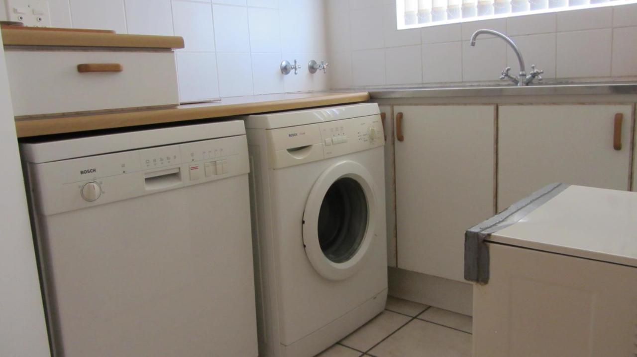 Swem Jannie Apartment Струисбай Екстериор снимка